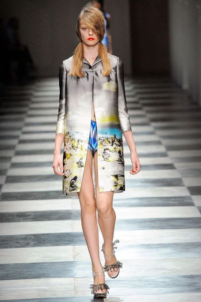 Look 18